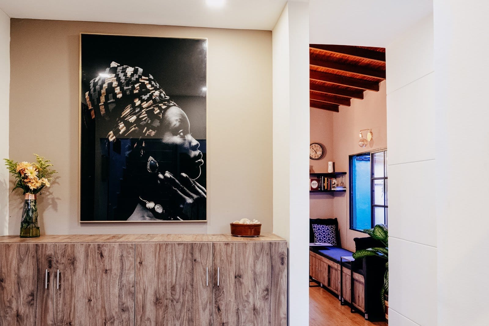 Entryway and shared lounge nook with framed artwork and warm lighting at Balu Coliving Medellin