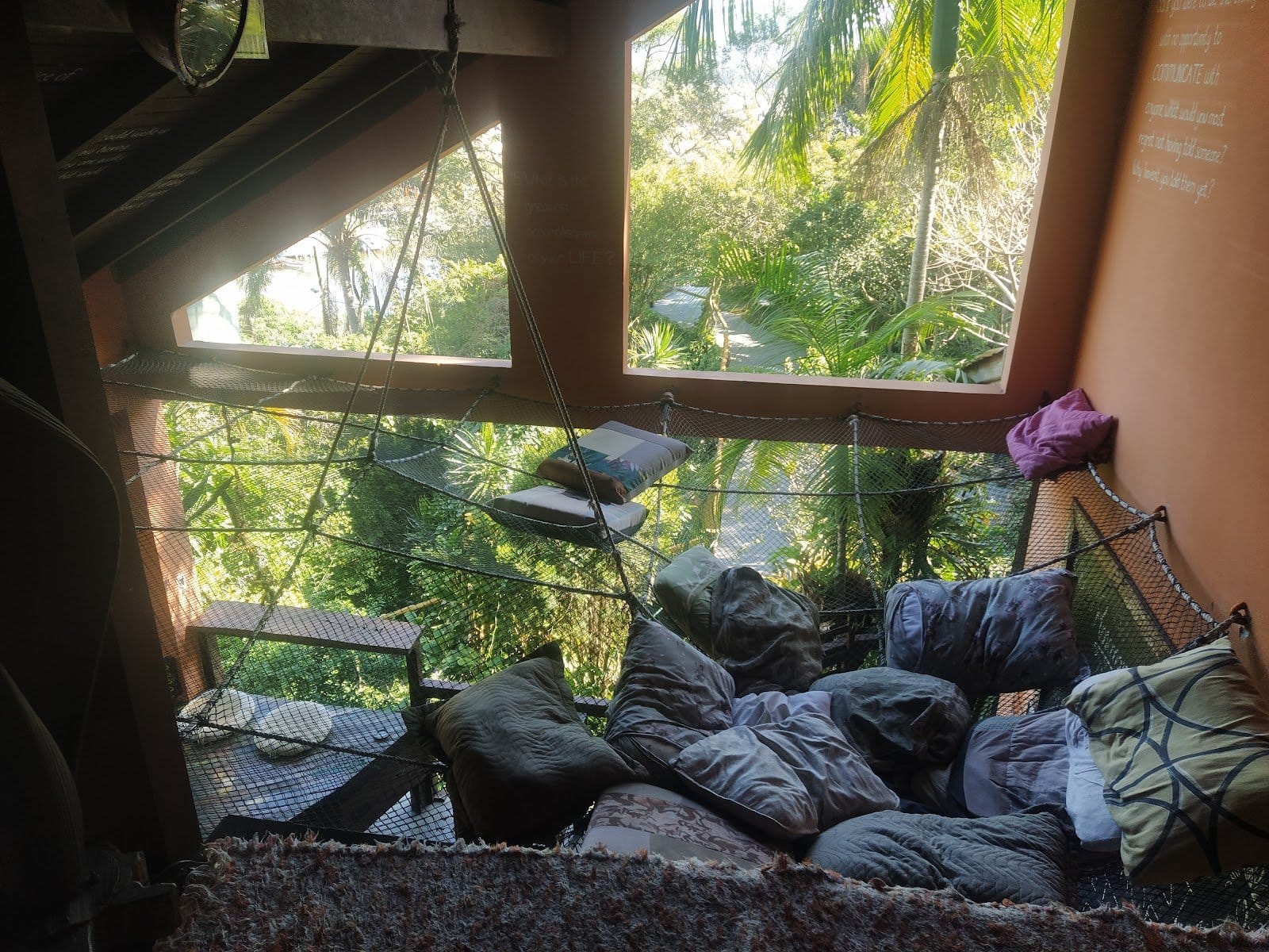 Cushioned lounge nook overlooking the jungle at Rosemary Dream Hostel & Coliving, Florianópolis